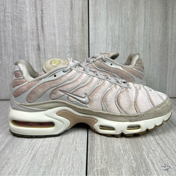 Nike Air Max Plus LX TN Pink Velvet Particle Athletic Sneaker Shoe Womens Size 7 - Picture 4 of 11